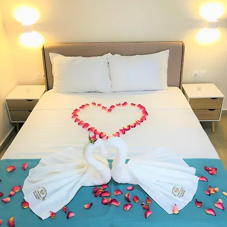 Navarino Luxe Апарт-отель Переа