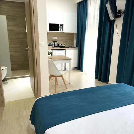 Navarino Luxe Aparthotel 4*