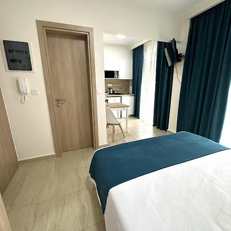 Navarino Luxe Апарт-отель Переа