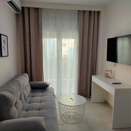 Navarino Luxe Апарт-отель Переа