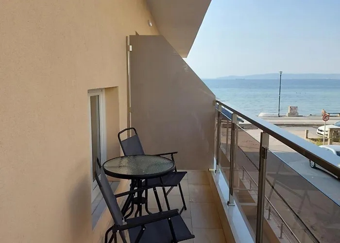 Navarino Luxe Peraía
