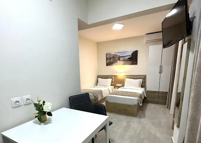 アパートホテル Navarino Luxe Peraía