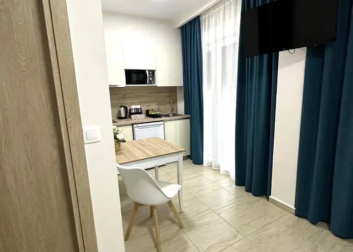 Navarino Luxe Peraía