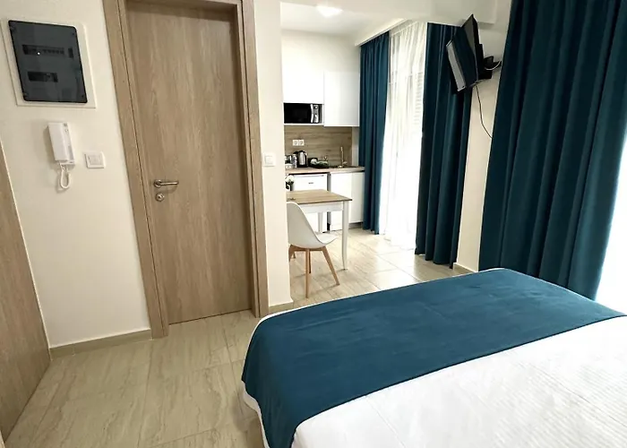 Navarino Luxe アパートホテル Peraía