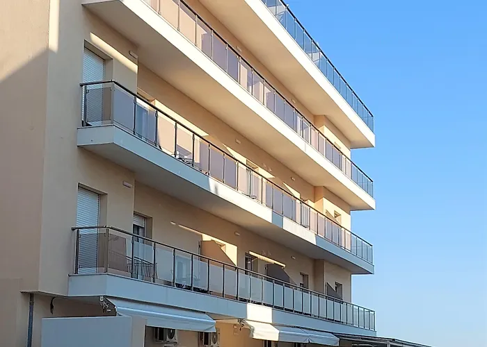 Navarino Luxe アパートホテル Peraía