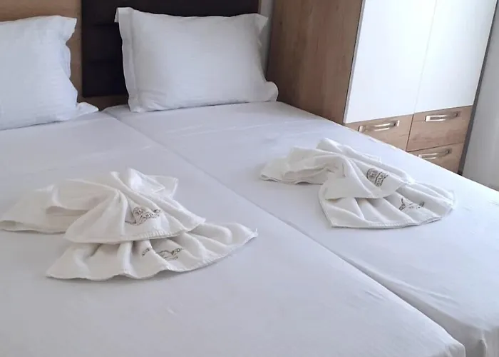 Navarino Luxe Peraía