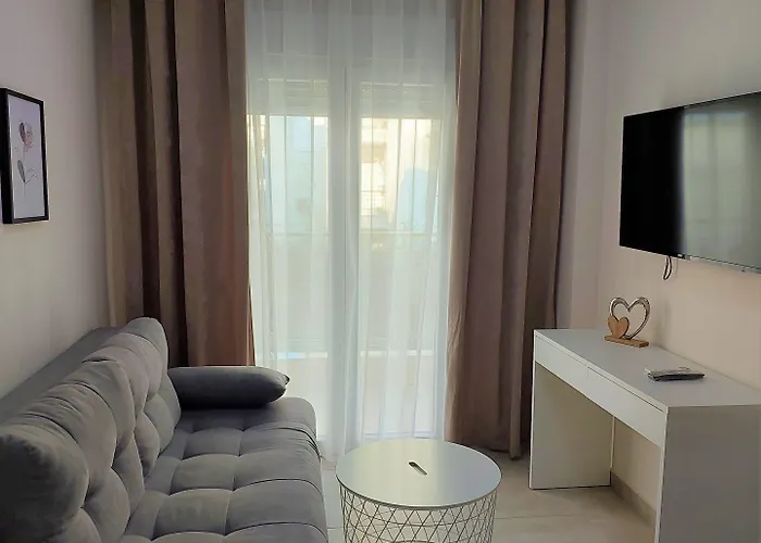 Navarino Luxe アパートホテル Peraía