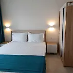 Navarino Luxe Aparthotel
