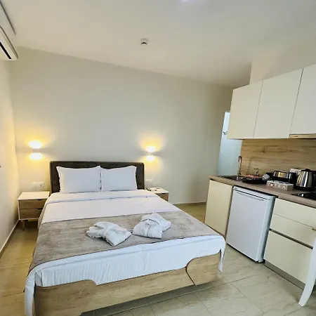 Navarino Luxe 4* Peraía