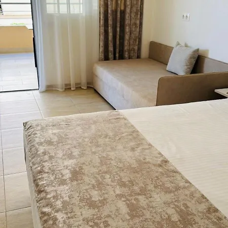 Navarino Luxe Appart hôtel Peraía