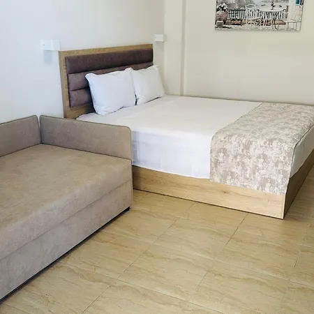 Navarino Luxe Peraía