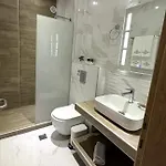 Navarino Luxe Peraía