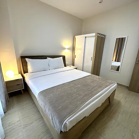 Navarino Luxe מלון דירות