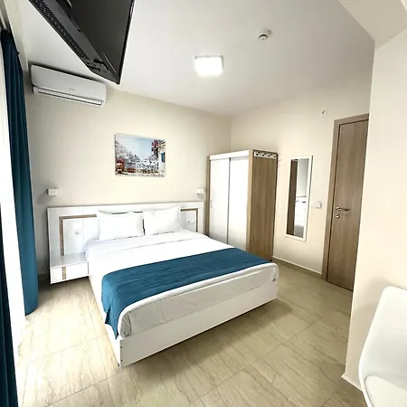 Navarino Luxe מלון דירות 4*