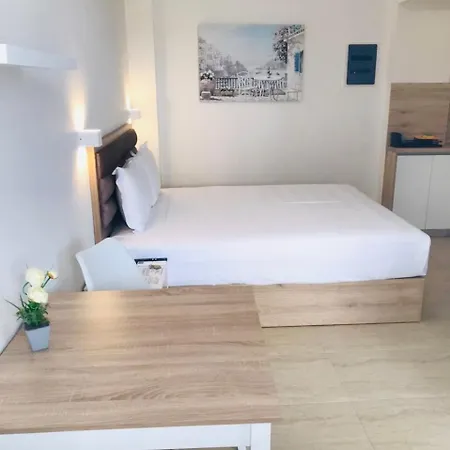 Navarino Luxe Peraía