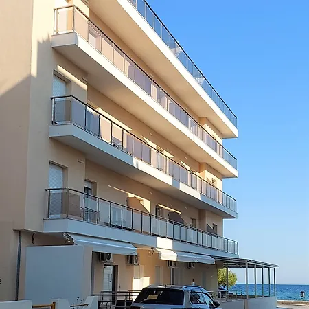 Navarino Luxe Lägenhetshotell Peraía