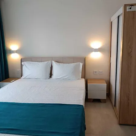 Navarino Luxe מלון דירות