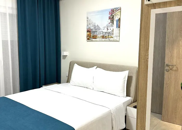 Navarino Luxe شقة فندقية Peraía