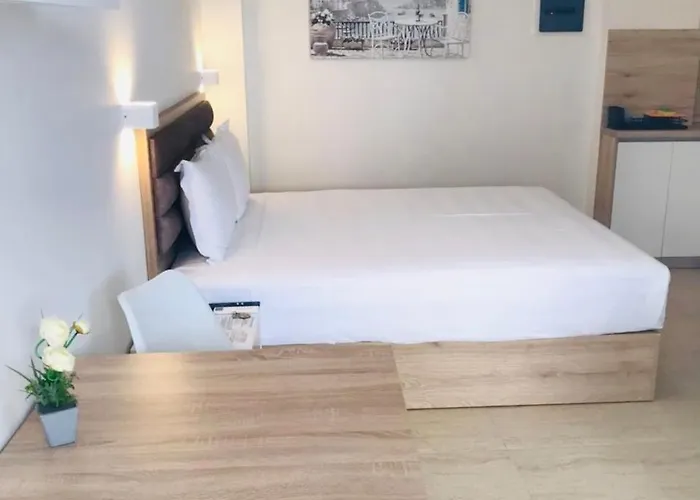 Navarino Luxe Peraía